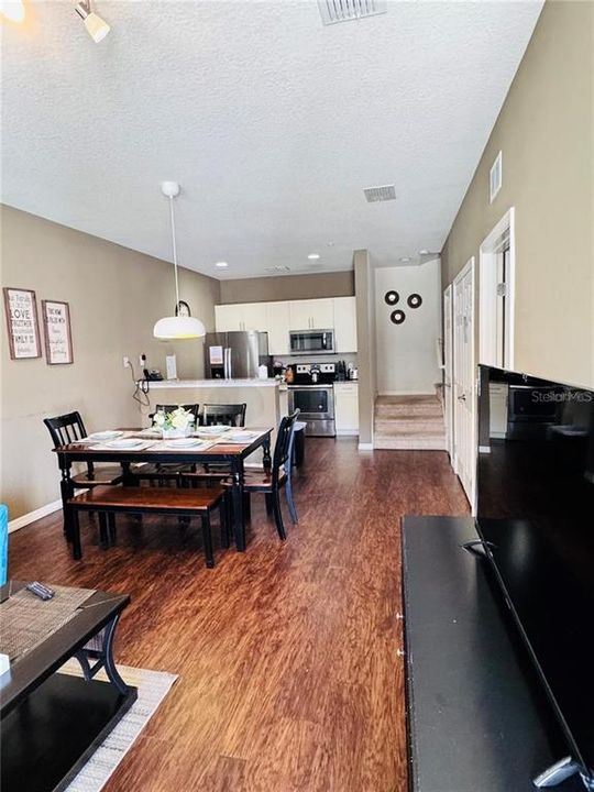 For Rent: $1,800 (3 beds, 2 baths, 1300 Square Feet)