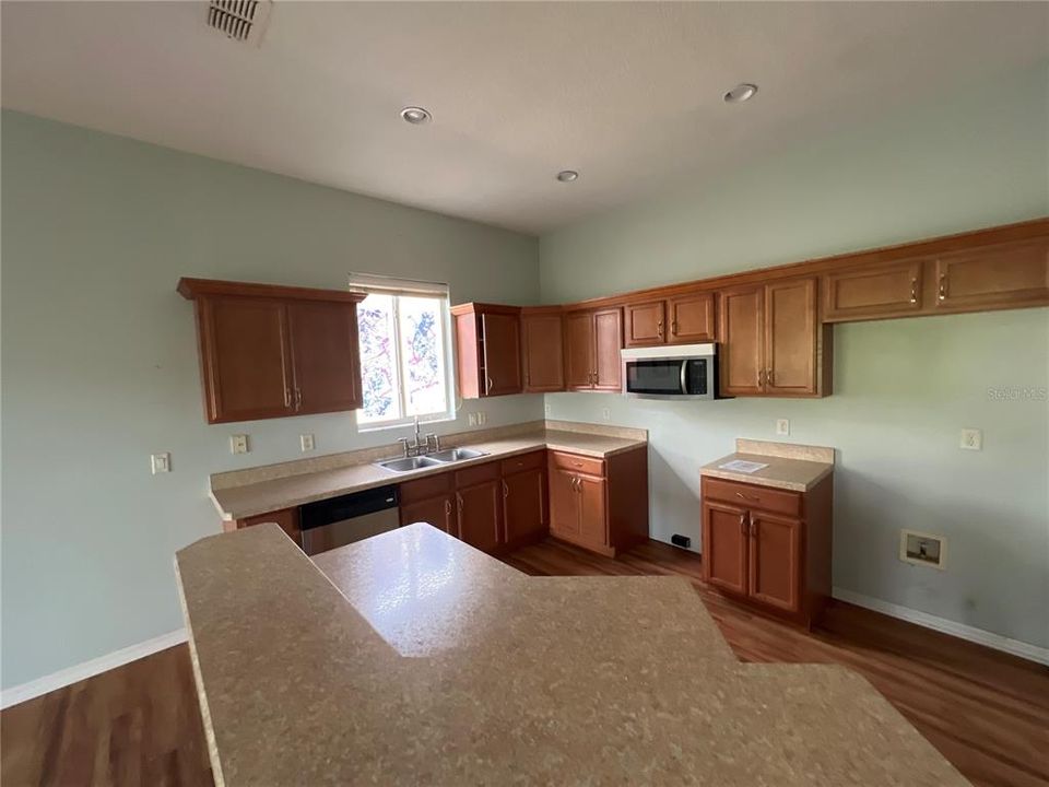 For Sale: $259,000 (3 beds, 2 baths, 1898 Square Feet)