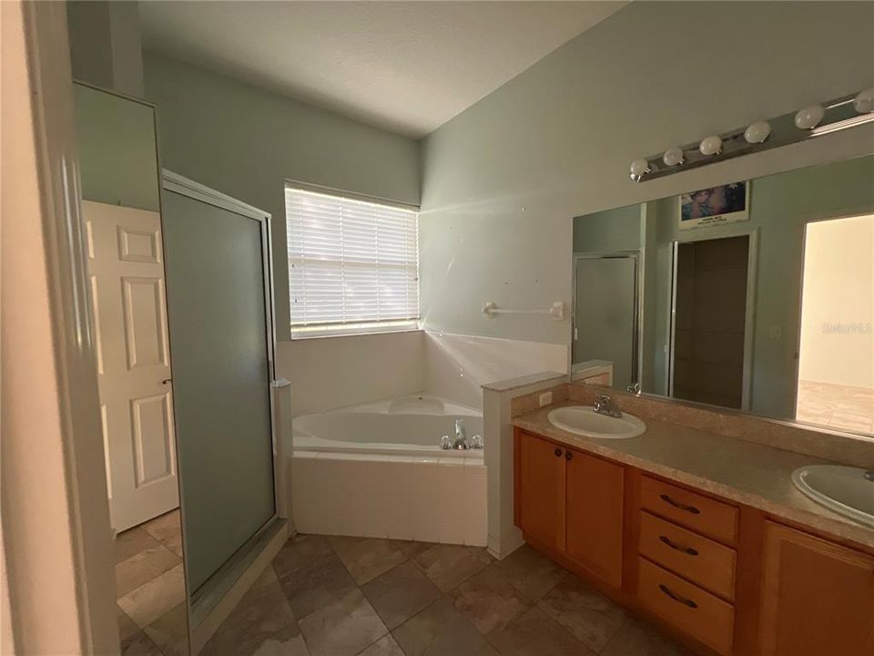 For Sale: $259,000 (3 beds, 2 baths, 1898 Square Feet)