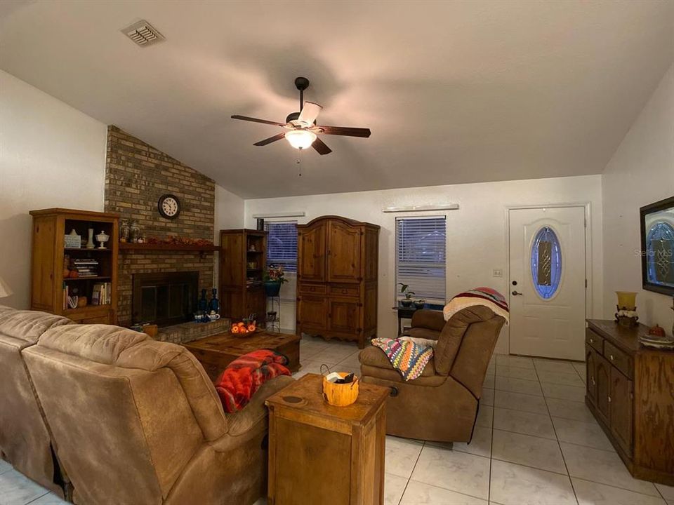 На продажу: $299,000 (3 спален, 2 ванн, 1602 Квадратных фут)