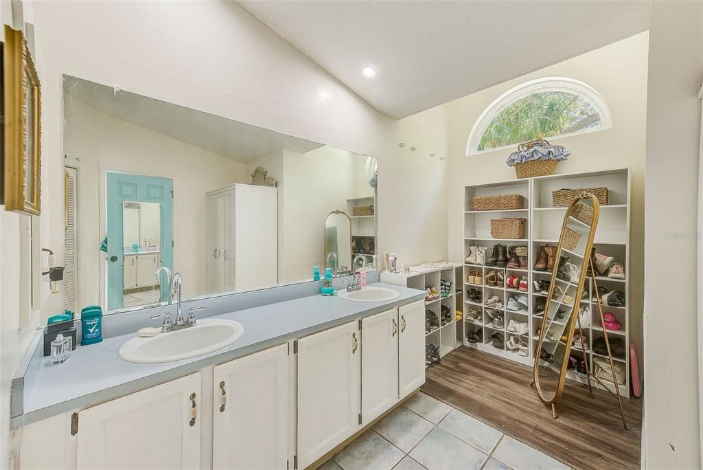 For Sale: $324,000 (3 beds, 2 baths, 2153 Square Feet)