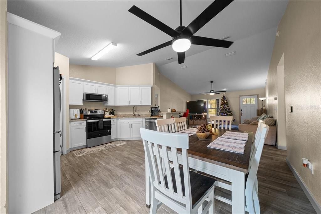 En Venta: $254,900 (3 camas, 2 baños, 1332 Pies cuadrados)