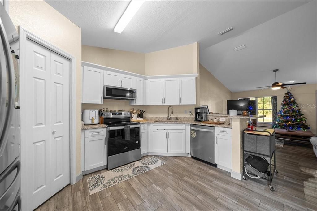 En Venta: $254,900 (3 camas, 2 baños, 1332 Pies cuadrados)