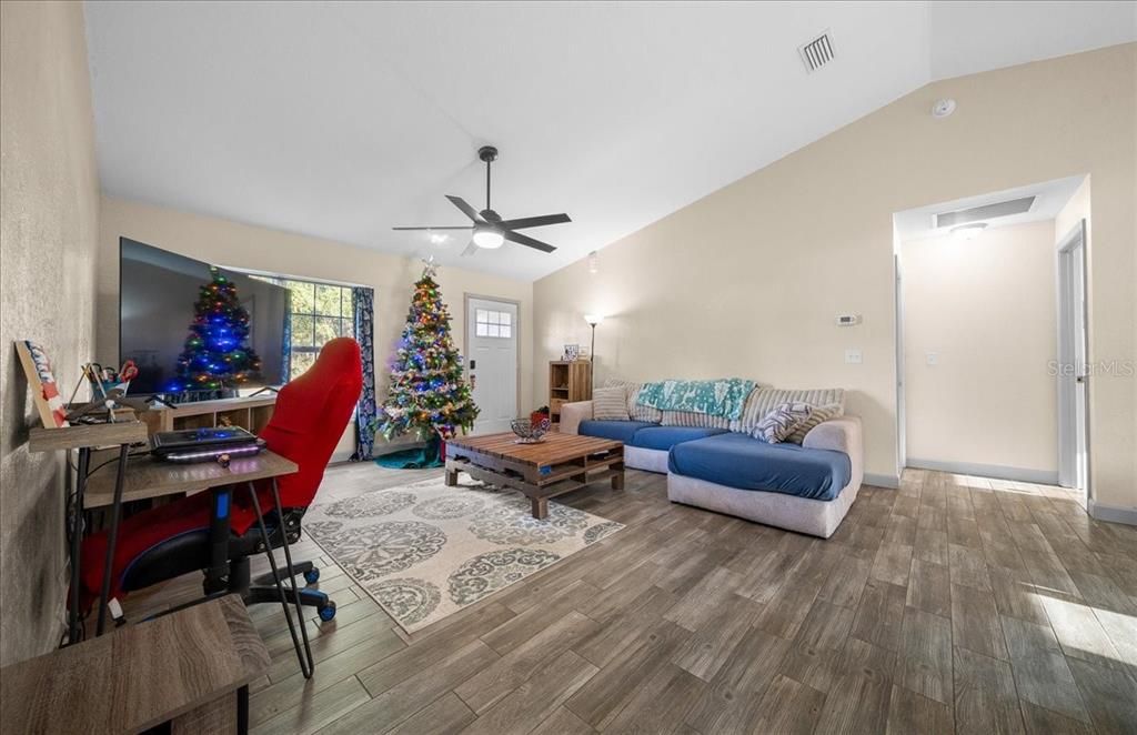 En Venta: $254,900 (3 camas, 2 baños, 1332 Pies cuadrados)