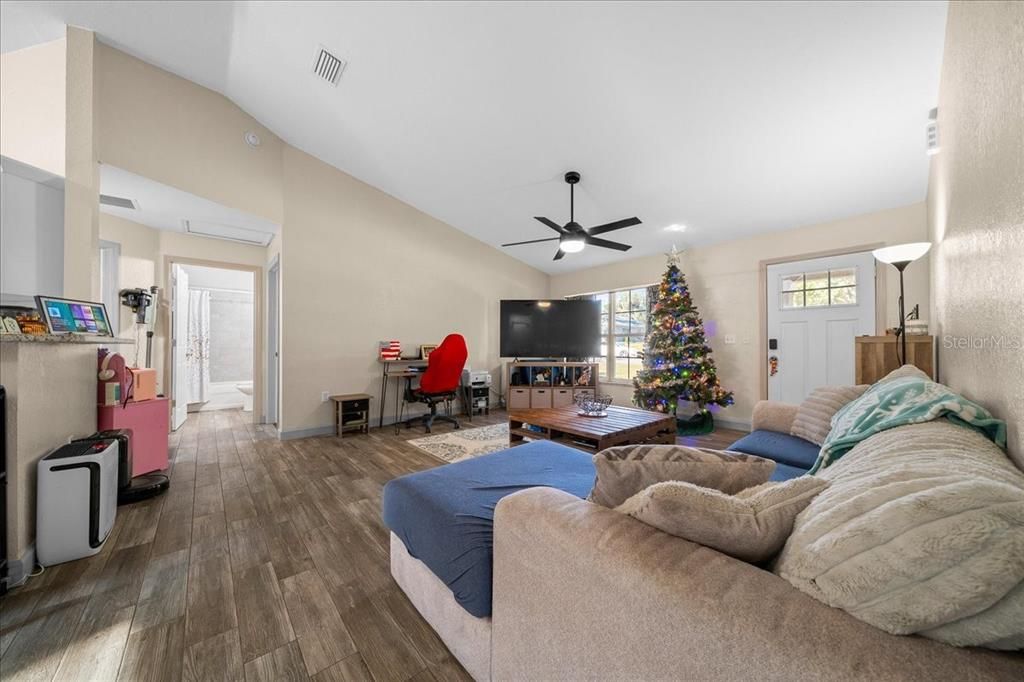 En Venta: $254,900 (3 camas, 2 baños, 1332 Pies cuadrados)