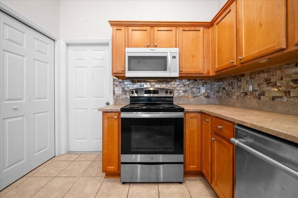 For Sale: $245,000 (2 beds, 2 baths, 1337 Square Feet)