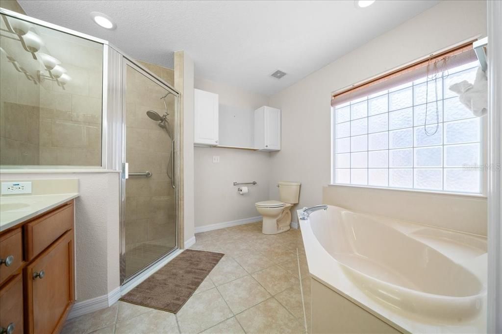 For Sale: $245,000 (2 beds, 2 baths, 1337 Square Feet)