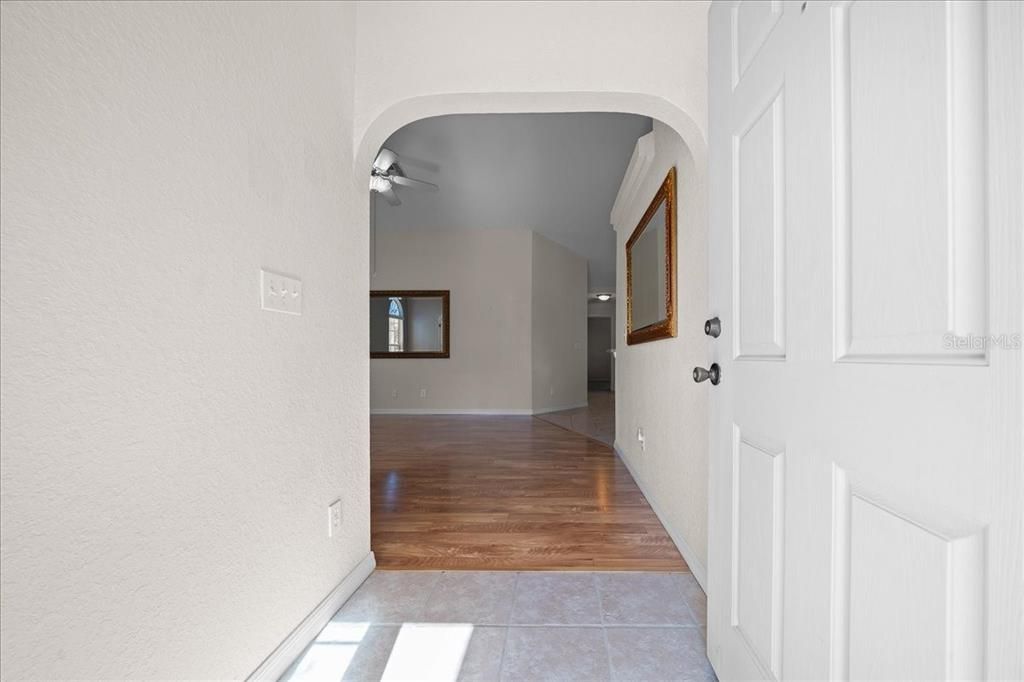 For Sale: $245,000 (2 beds, 2 baths, 1337 Square Feet)