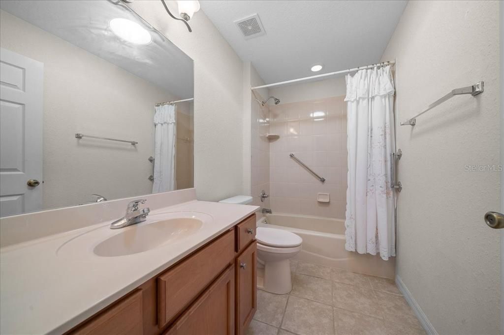 For Sale: $245,000 (2 beds, 2 baths, 1337 Square Feet)
