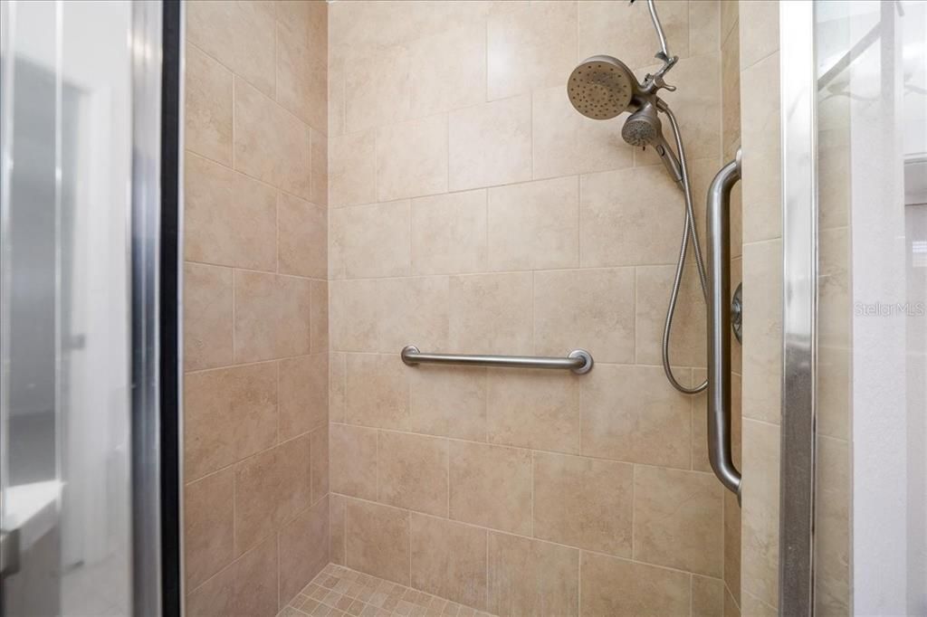 For Sale: $245,000 (2 beds, 2 baths, 1337 Square Feet)