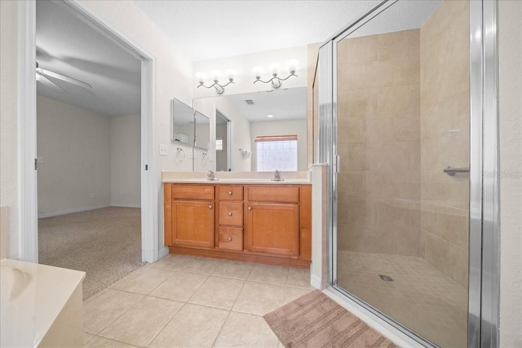 For Sale: $245,000 (2 beds, 2 baths, 1337 Square Feet)