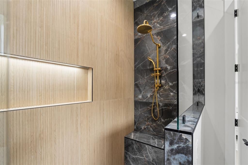 На продажу: $1,075,000 (5 спален, 4 ванн, 4368 Квадратных фут)