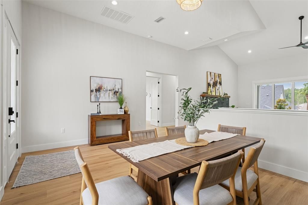 На продажу: $1,075,000 (5 спален, 4 ванн, 4368 Квадратных фут)