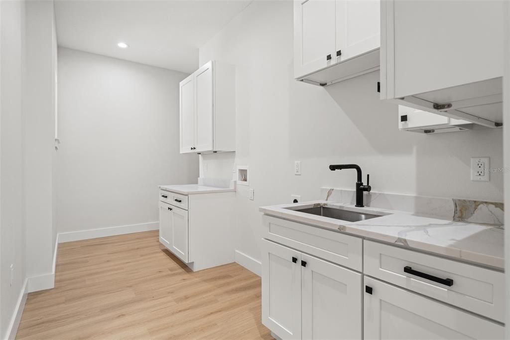 На продажу: $1,075,000 (5 спален, 4 ванн, 4368 Квадратных фут)