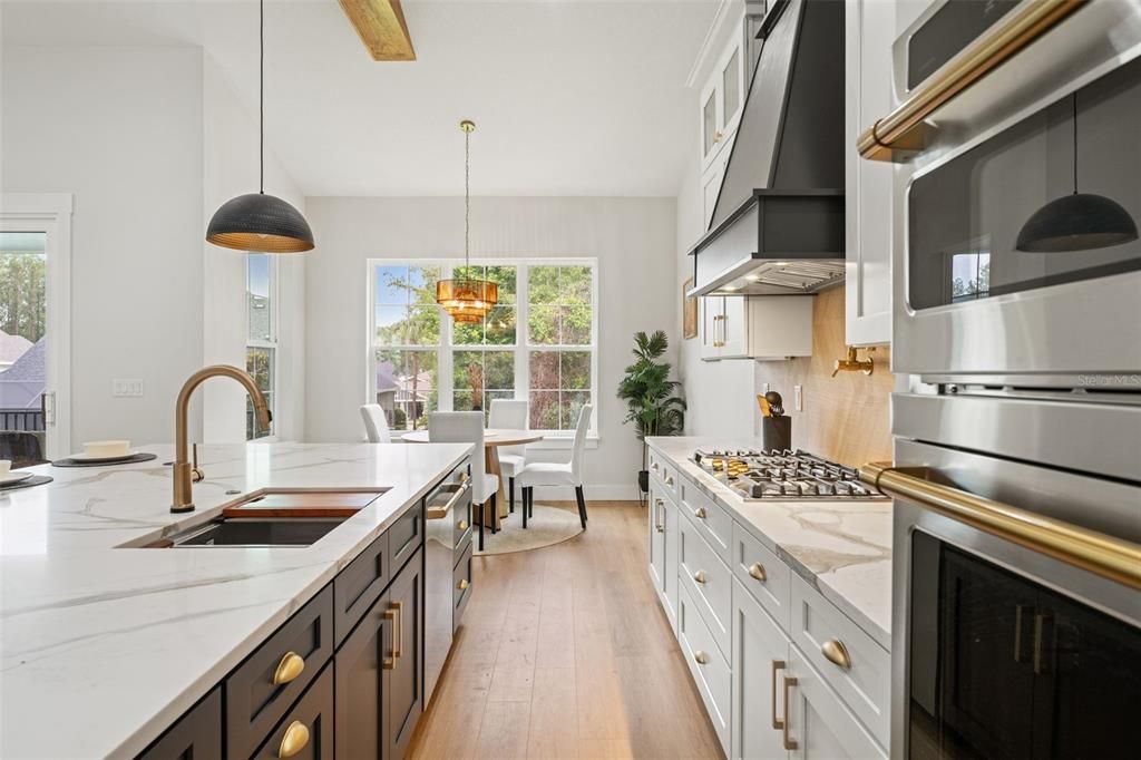 На продажу: $1,075,000 (5 спален, 4 ванн, 4368 Квадратных фут)