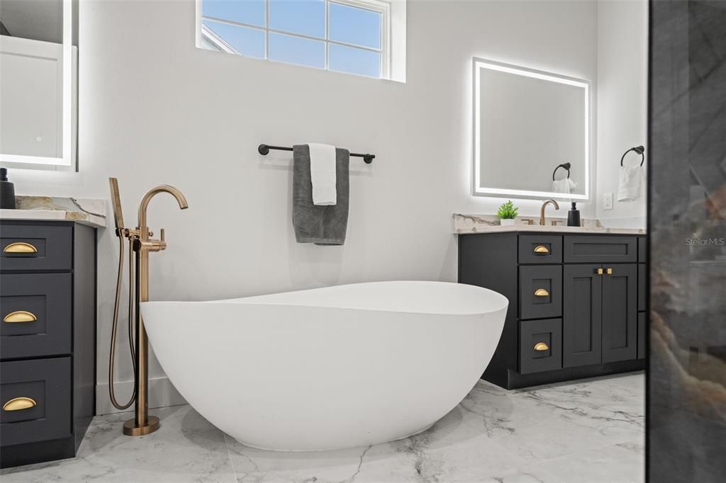 На продажу: $1,075,000 (5 спален, 4 ванн, 4368 Квадратных фут)