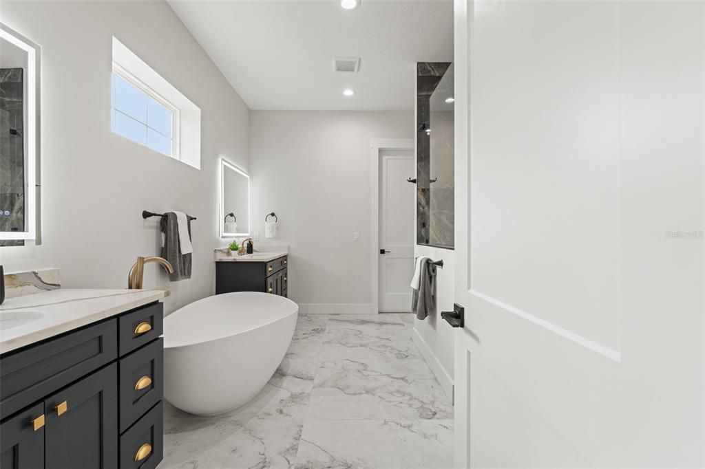 На продажу: $1,075,000 (5 спален, 4 ванн, 4368 Квадратных фут)