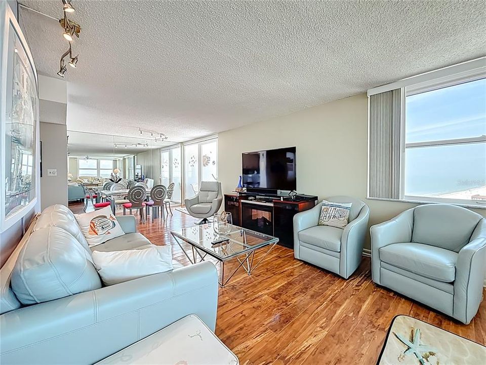 待售: $749,000 (2 贝兹, 2 浴室, 1450 平方英尺)