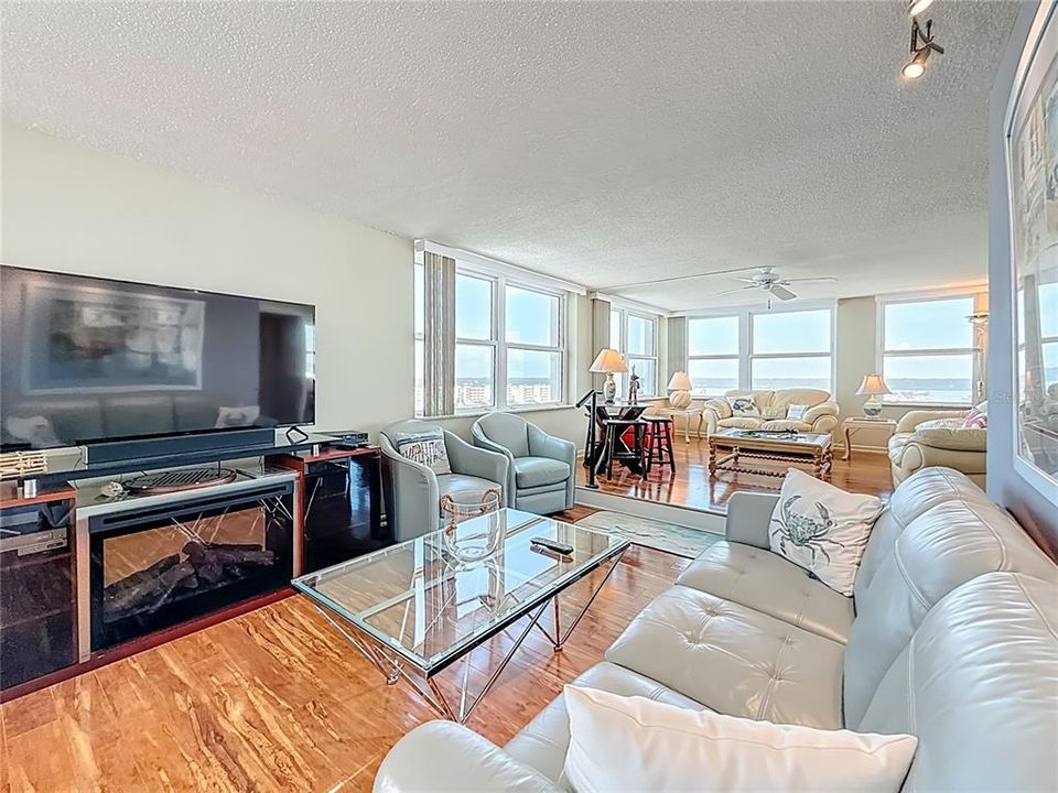 待售: $749,000 (2 贝兹, 2 浴室, 1450 平方英尺)