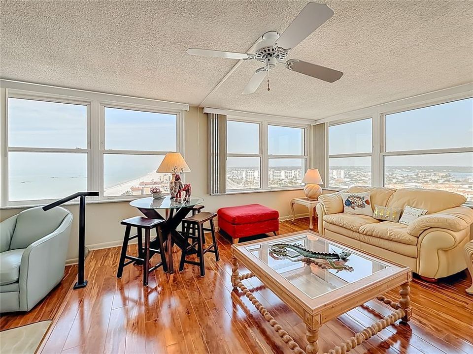 待售: $749,000 (2 贝兹, 2 浴室, 1450 平方英尺)