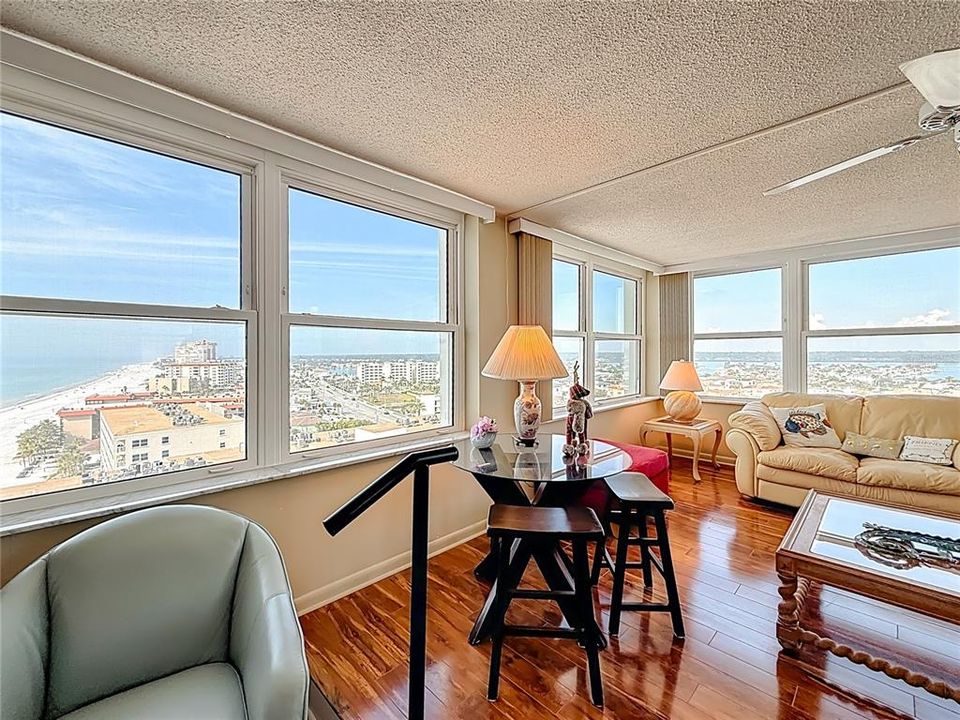 待售: $749,000 (2 贝兹, 2 浴室, 1450 平方英尺)