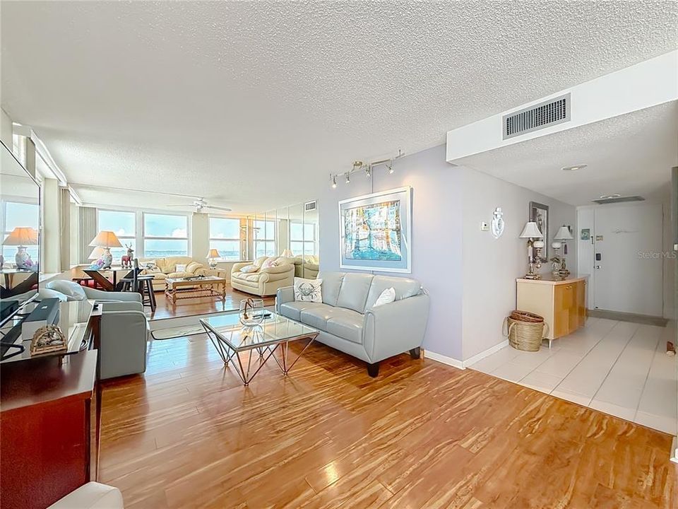 待售: $749,000 (2 贝兹, 2 浴室, 1450 平方英尺)