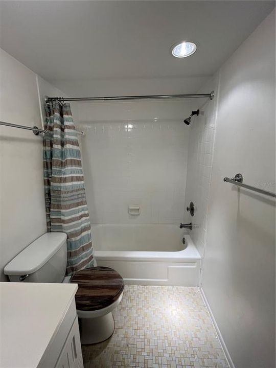 For Sale: $79,900 (1 beds, 1 baths, 780 Square Feet)