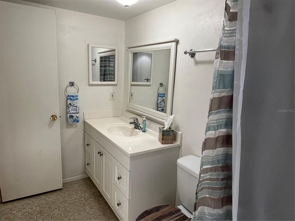 For Sale: $79,900 (1 beds, 1 baths, 780 Square Feet)
