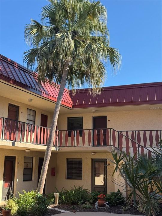 For Sale: $79,900 (1 beds, 1 baths, 780 Square Feet)