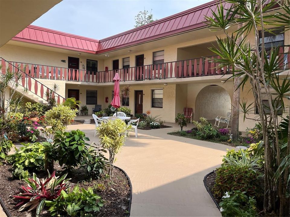 For Sale: $79,900 (1 beds, 1 baths, 780 Square Feet)