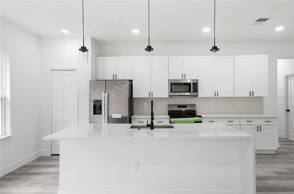 待售: $308,800 (4 贝兹, 2 浴室, 1774 平方英尺)