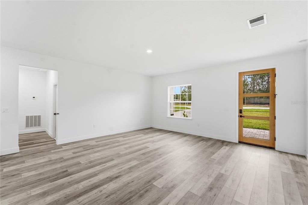 待售: $308,800 (4 贝兹, 2 浴室, 1774 平方英尺)