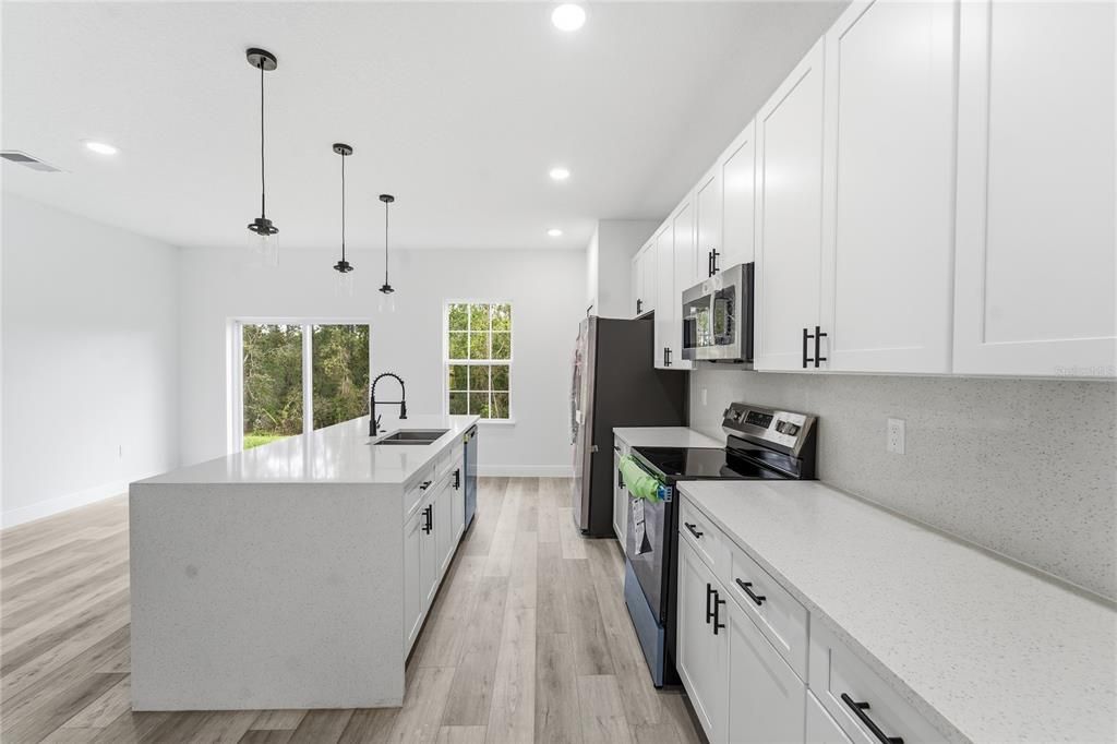 待售: $308,800 (4 贝兹, 2 浴室, 1774 平方英尺)