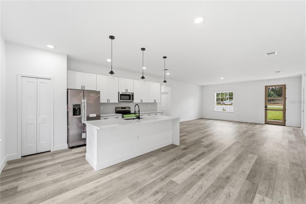 待售: $308,800 (4 贝兹, 2 浴室, 1774 平方英尺)