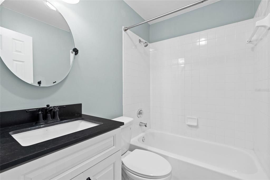 For Sale: $315,000 (2 beds, 2 baths, 897 Square Feet)