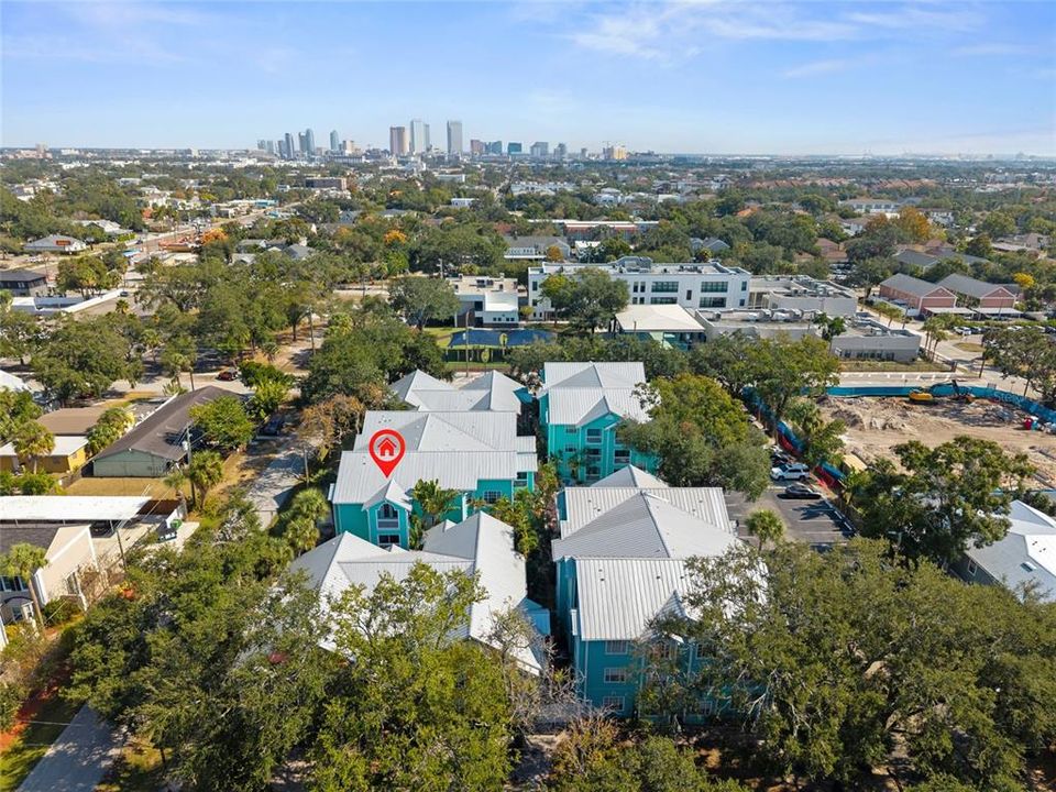 For Sale: $315,000 (2 beds, 2 baths, 897 Square Feet)