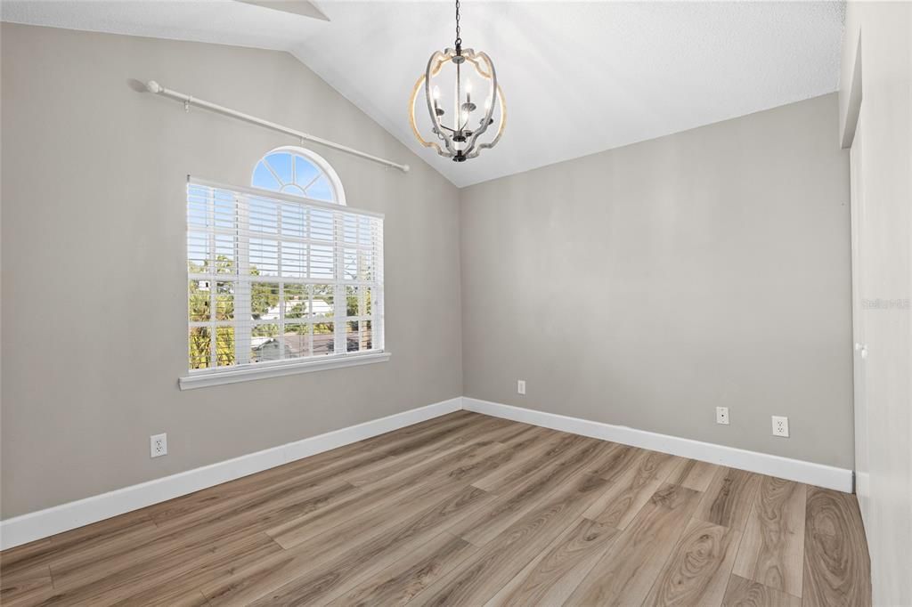 For Sale: $315,000 (2 beds, 2 baths, 897 Square Feet)