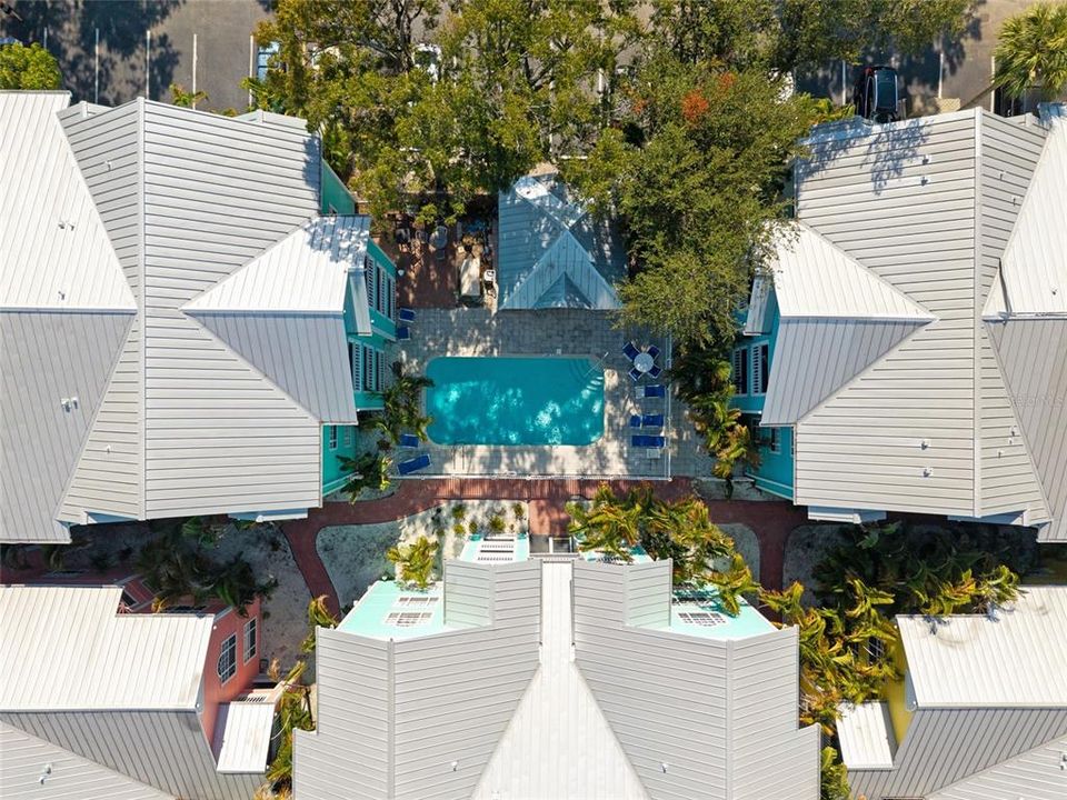 For Sale: $315,000 (2 beds, 2 baths, 897 Square Feet)