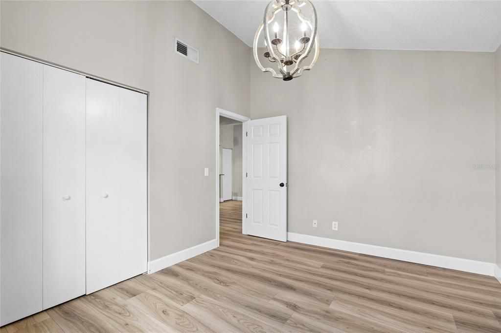 For Sale: $315,000 (2 beds, 2 baths, 897 Square Feet)