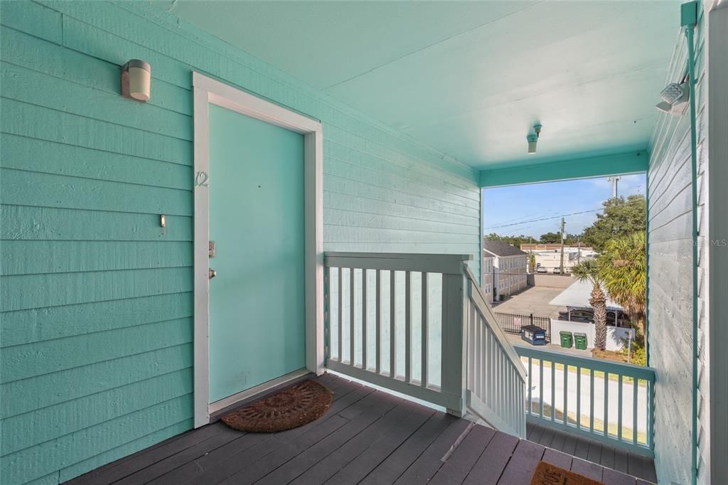 For Sale: $315,000 (2 beds, 2 baths, 897 Square Feet)