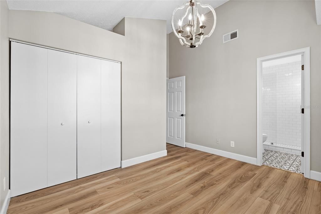 For Sale: $315,000 (2 beds, 2 baths, 897 Square Feet)