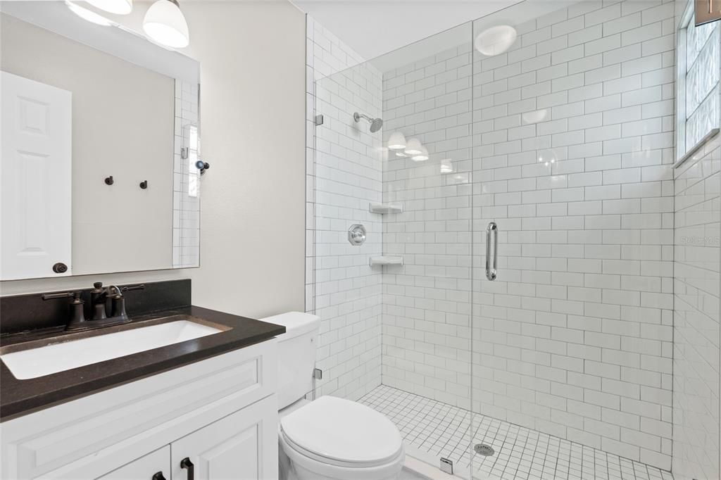 For Sale: $315,000 (2 beds, 2 baths, 897 Square Feet)