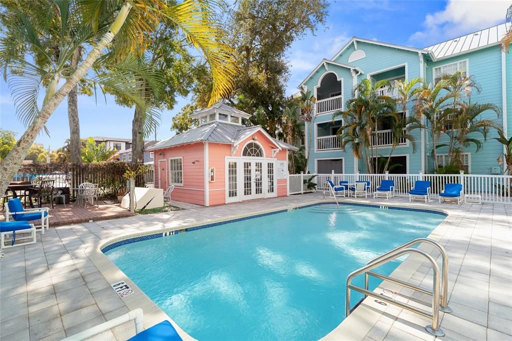 For Sale: $315,000 (2 beds, 2 baths, 897 Square Feet)