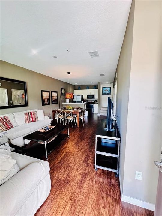 En Renta: $1,800 (3 camas, 2 baños, 1300 Pies cuadrados)