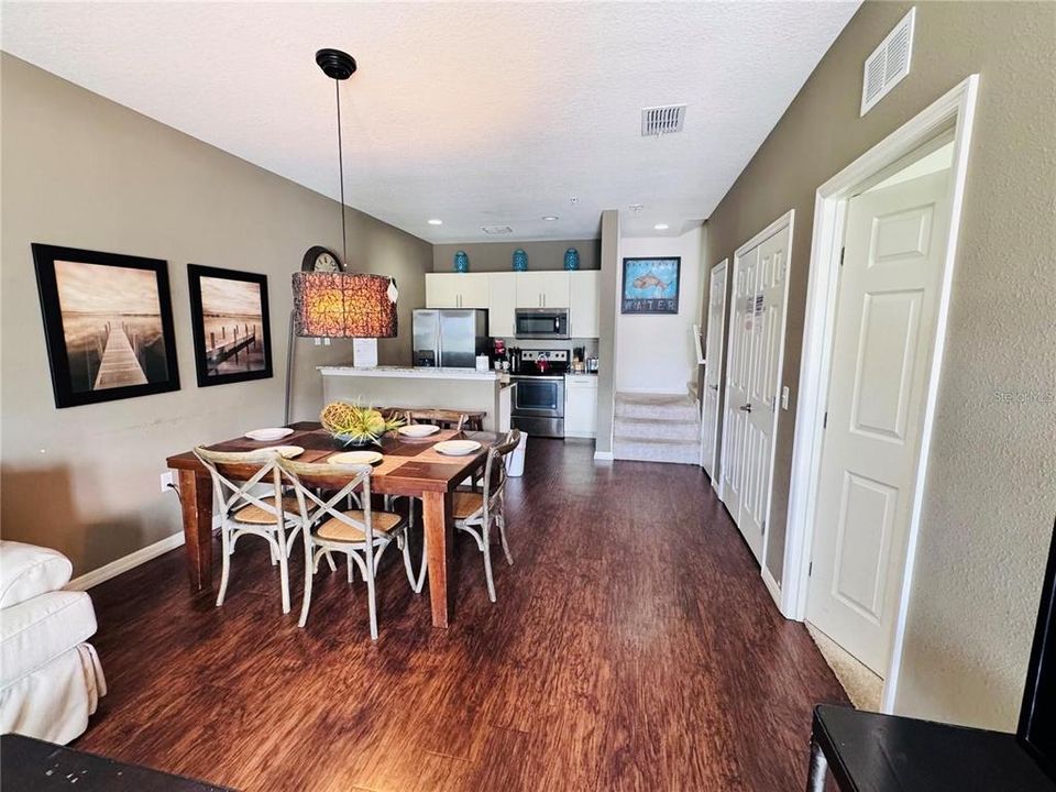 En Renta: $1,800 (3 camas, 2 baños, 1300 Pies cuadrados)