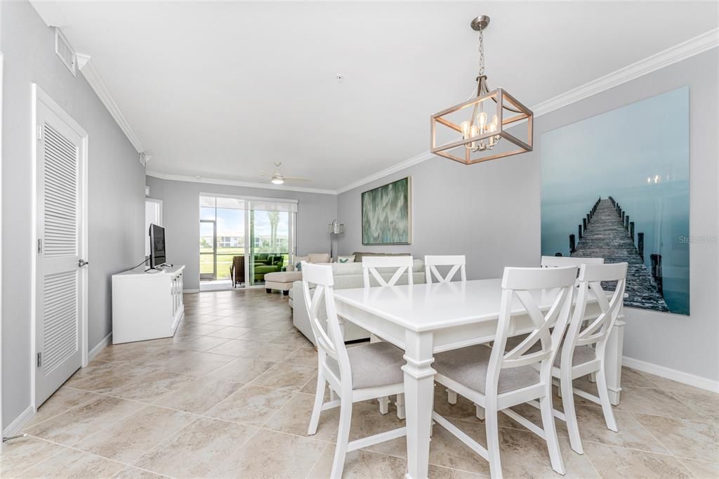 На продажу: $379,000 (2 спален, 2 ванн, 1655 Квадратных фут)