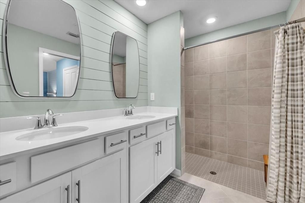 На продажу: $310,000 (2 спален, 2 ванн, 1438 Квадратных фут)