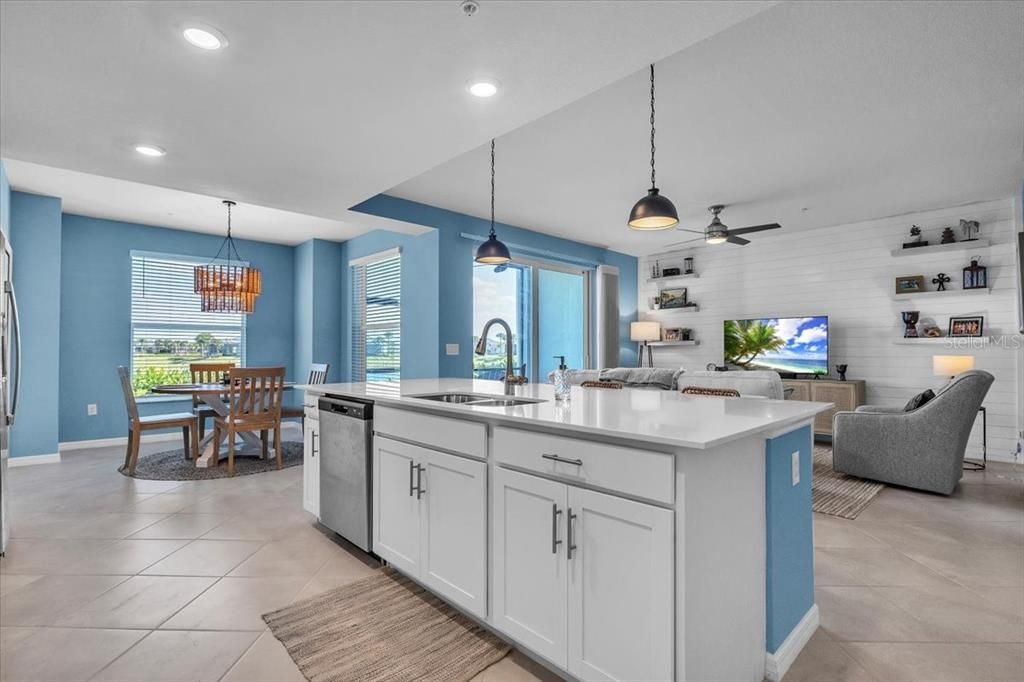 На продажу: $310,000 (2 спален, 2 ванн, 1438 Квадратных фут)