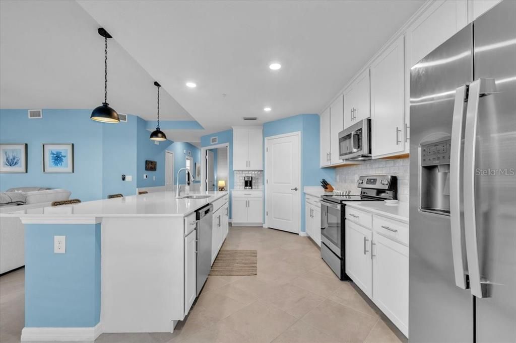 На продажу: $310,000 (2 спален, 2 ванн, 1438 Квадратных фут)