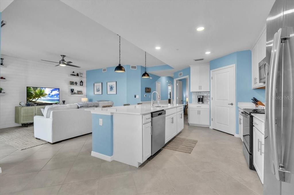 На продажу: $310,000 (2 спален, 2 ванн, 1438 Квадратных фут)